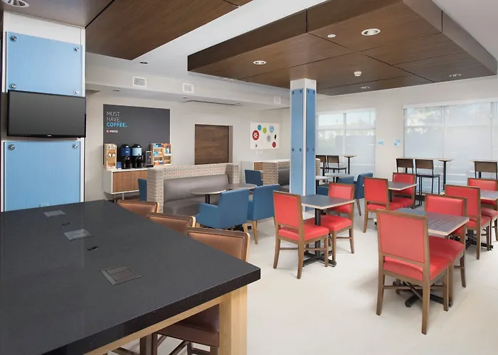 Holiday Inn Express & Suites San Antonio North-Windcrest By Ihg